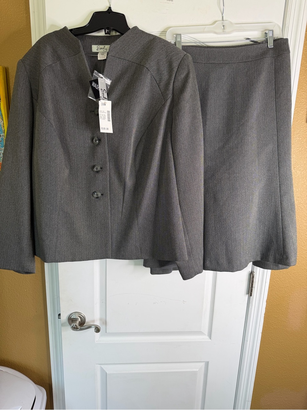 NWT Emily… Women's Gray Two-Piece Mid Length Skirt Suit &Jacket. Size 24W